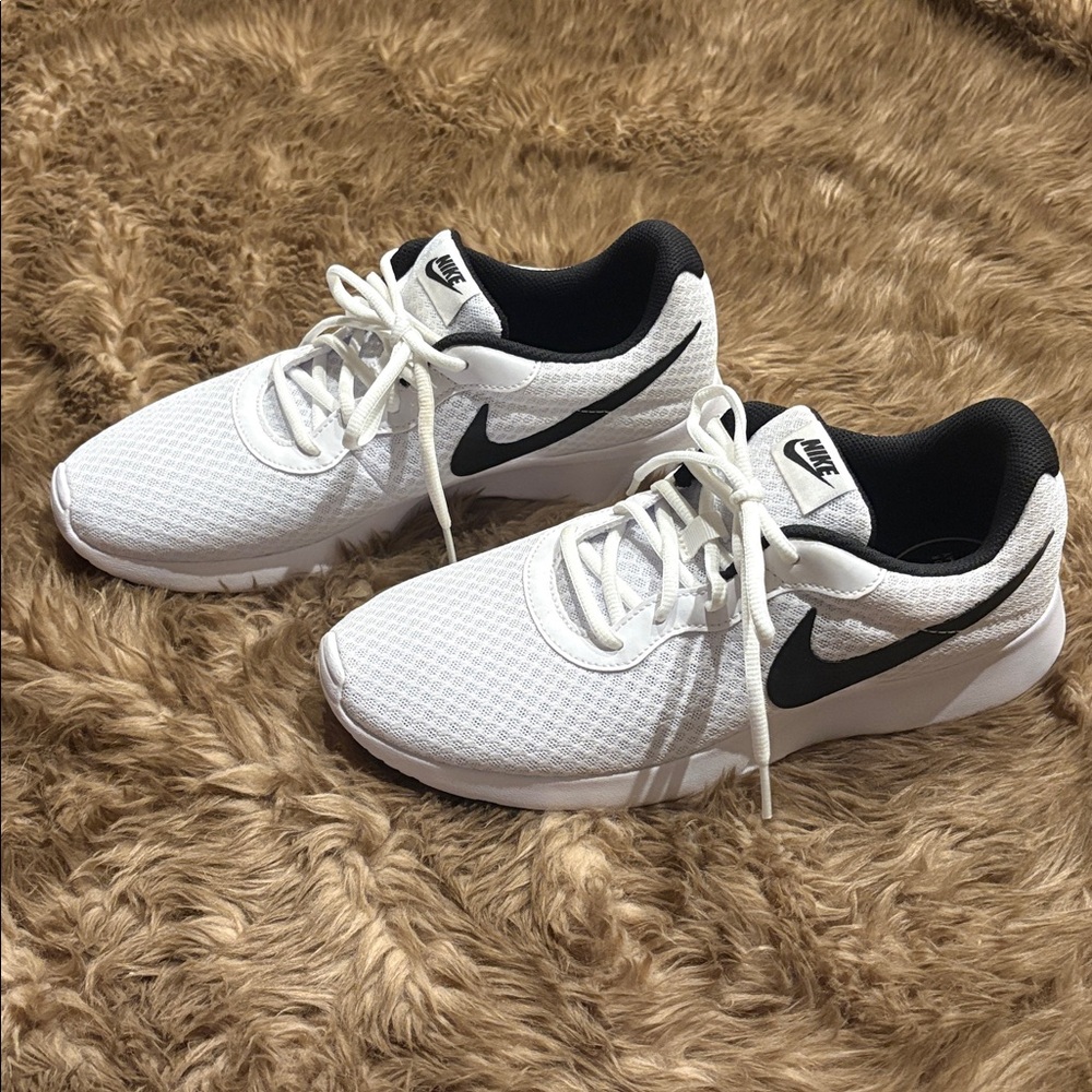 Nike Women’s Tanjun Running Shoes - Picture 3 of 9